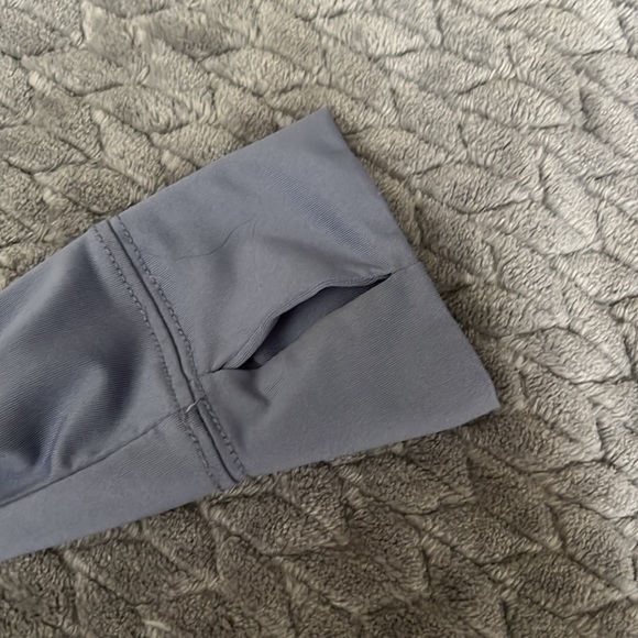 Blue vineyard vines performance tee, long sleeve with hood, size M - Picture 4 of 6